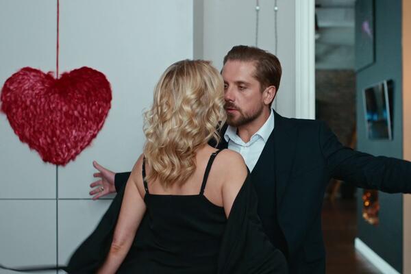  Состоялась премьера трейлера комедии «Право на лево» с Романом Маякиным 