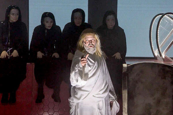 Премьера одноименной комедии Аристофана «Лягушки» в Московском Губернском театре 