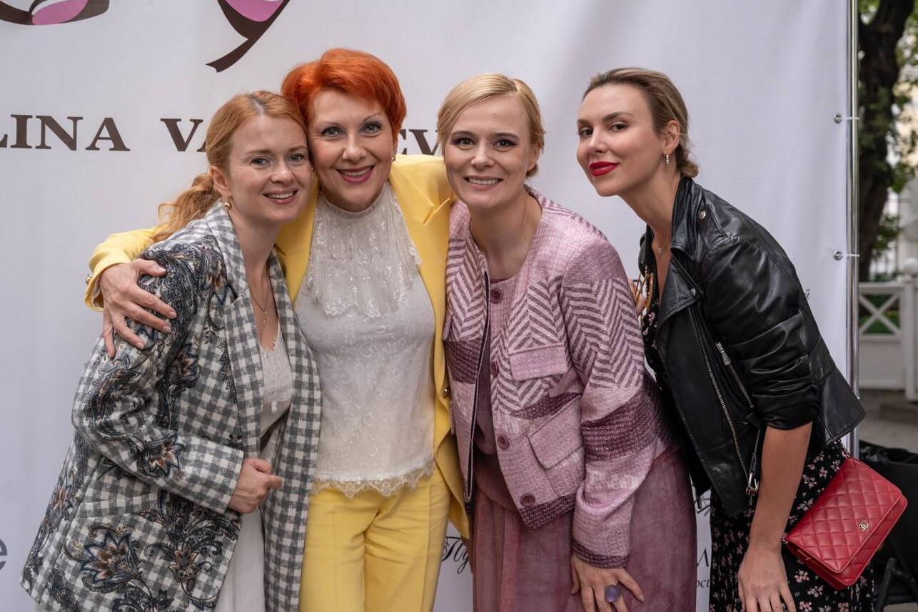 Екатерина Копанова, Оксана Сташенко,
Алла Юганова, Ева Авеева
