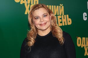 Пегова вышла в свет с избранником и его взрослой дочерью — он на 10 лет младше