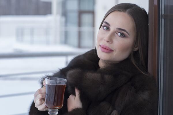 Юлия Михалкова переехала в роскошный загородный дом