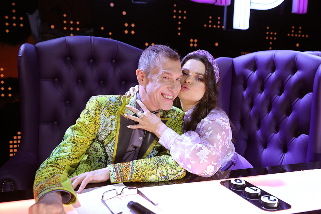 Шығару құбырындағы мүше Порно: жасырын секс