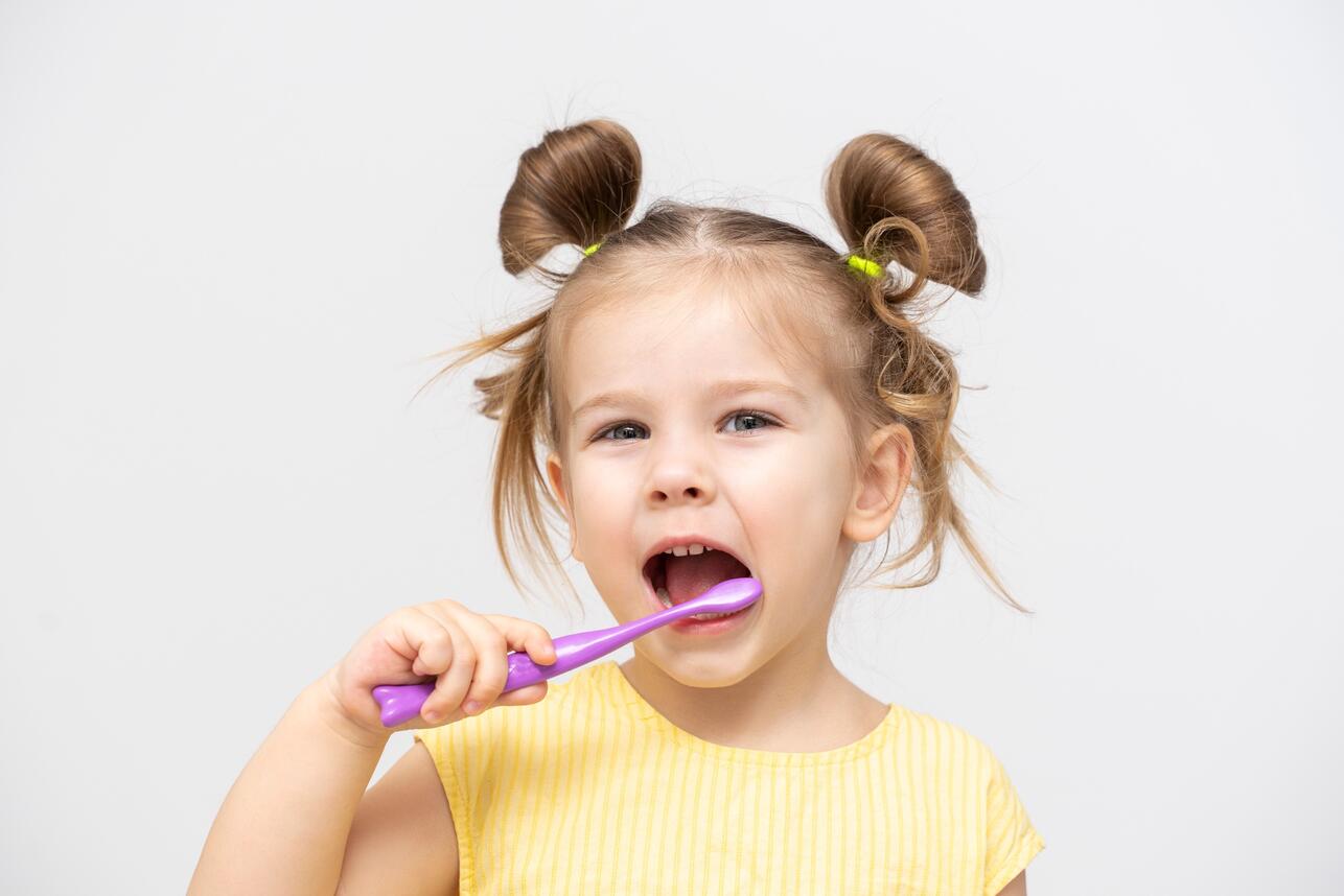 Стоковые фотографии по запросу Детские зубы