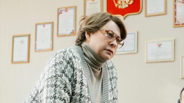 «Олдскул»: Мария Аронова в роли строгой учительницы в новом сериале — смотрим трейлер