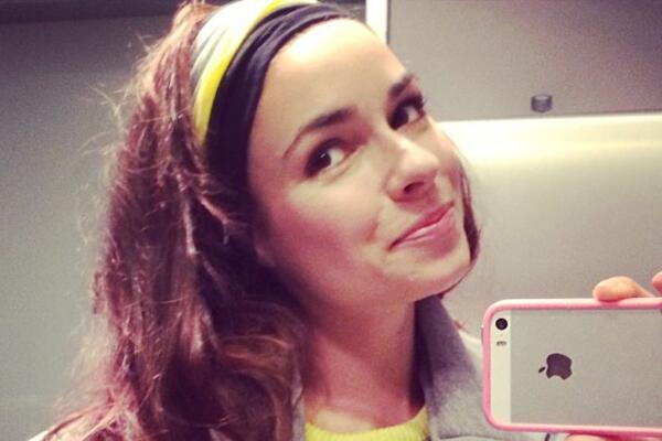 Ирена Понарошку показала фото без макияжа