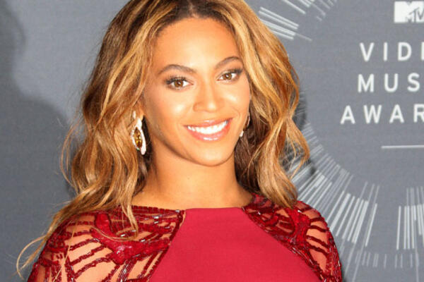 Бейонсе и Майли Сайрус получили главные награды MTV VMA 2014