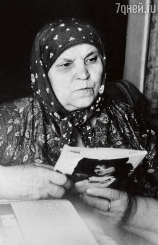 «Отношения Шукшина с матерью трудно было передать словами. Между ними существовала невероятно прочная связь, сколько он ей писем написал, с какими ласковыми словами...» 1970?е гг.