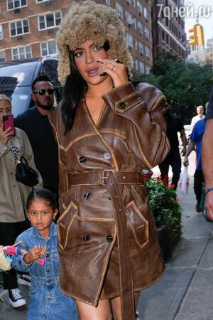 Кайли Дженнер с дочкой Сторми — фото