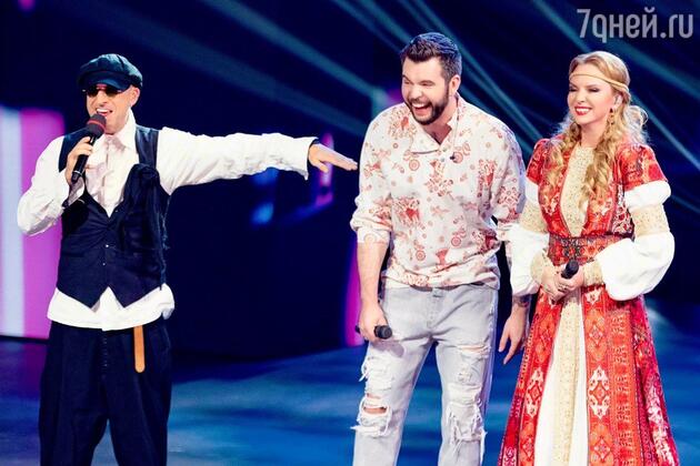 Варвара с сыном Ярославом Федосеевым и Дмитрием Нагиевым на шоу «Две звезды. Отцы и дети» Варвара с сыном Ярославом Федосеевым и Дмитрием Нагиевым на шоу «Две звезды. Отцы и дети»