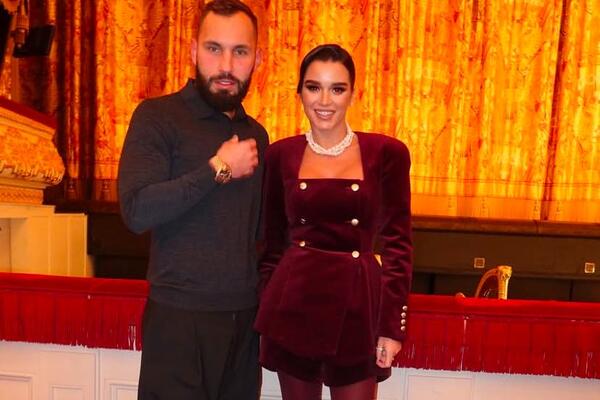 Муж Бородиной сел в лужу с билетами в Большой театр — только на галерке