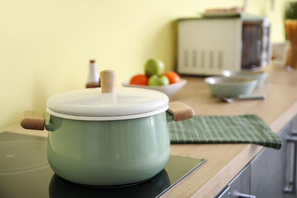 Что сделать, чтобы убрать скол на эмалированной посуде — будет как новенькая