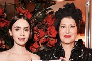 Cтилист сериала «Эмили в Париже» — Мэрилин Фитусси — появилась на премьере нового сезона в образе от российского кутюрье