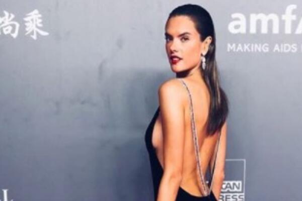 Образ дня: Алессандра Амбросио в Tommy Hilfiger