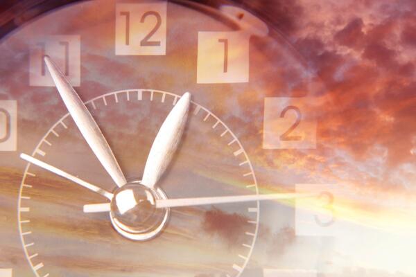Пугает и радует одновременно: что означает ангельское время на часах 18:18 — завершите старое