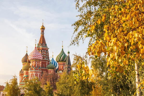 Прогноз на бабье лето 2026 по всем регионам России: где ударят заморозки, а где будет +28