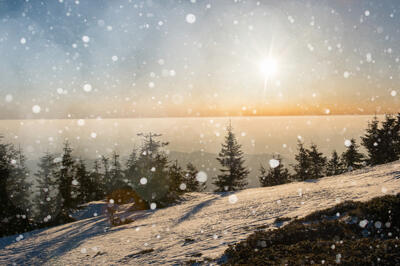 День зимнего солнцестояния: 15 красивых открыток для родных и близких