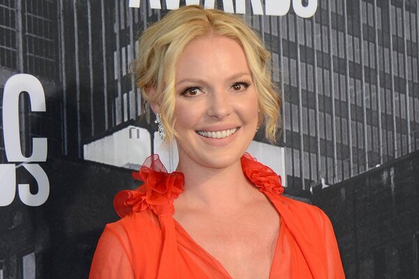 В ознаменование юбилея Кэтрин Хайгл повторила смелое фото