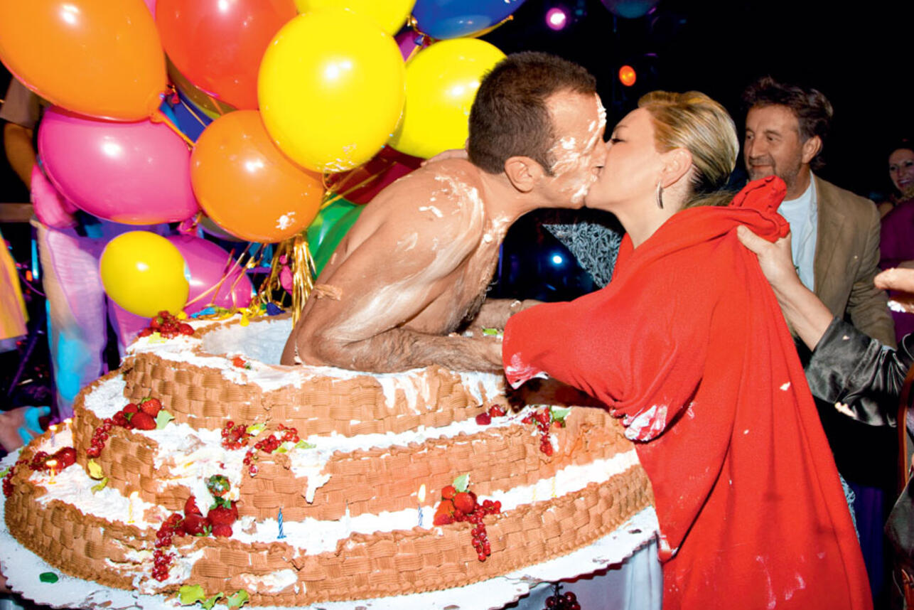 Отметить день рождения жены. Торт для мужчины и женщины. Подарок жене на день рождения. Сюрприз на др жене. Торт для мужчины и женщины на двоих на день рождения.