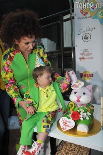 Эвелина Бледанс с сыном Семой