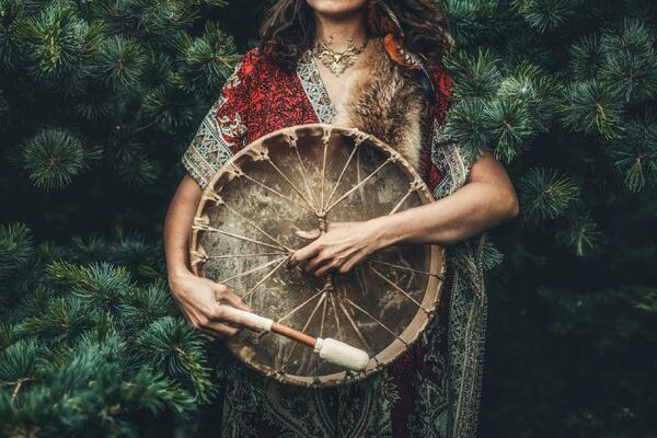 Дождь из золотых от Сварога: 3 славянских знака, которые разбогатеют в первой половине апреля