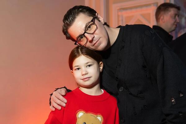 В Сети обсуждают редкое фото экс-мужа Климовой с дочерью