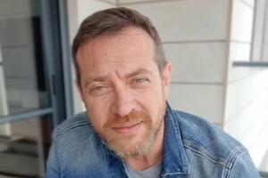 Постаревшего Сафонова засняли в Израиле с молодой красавицей