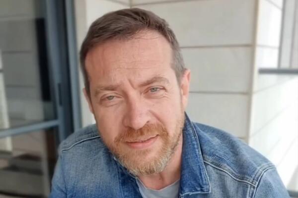 Постаревшего Сафонова засняли в Израиле с молодой красавицей