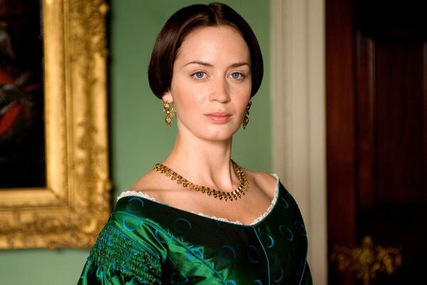 История моды: почему зеленый цвет считался опасным?