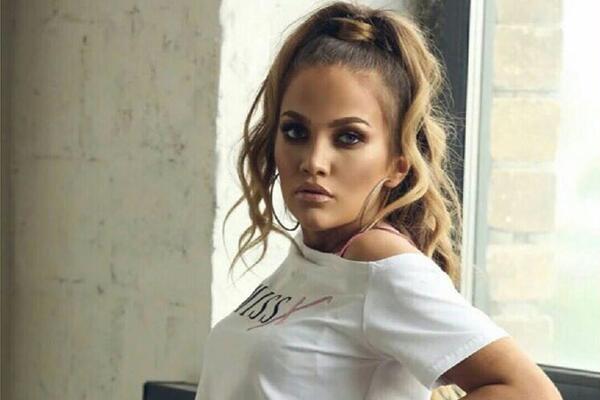 Студентка из Челябинска стала моделью благодаря сходству с Дженнифер Лопес