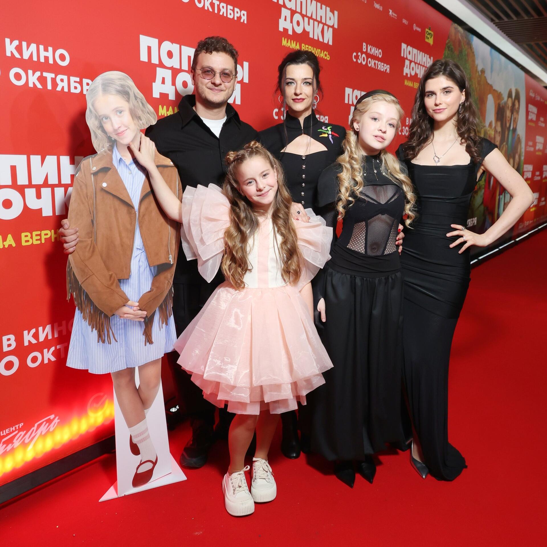 Филипп Бледный, Анастасия Сиваева, Ева Смирнова, Полина Денисова и Полина Айнутдинова. фото