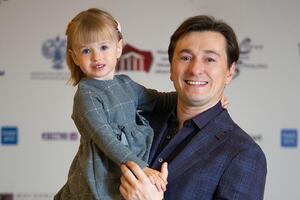 Сергей Безруков рассказал об удивительных способностях двухлетней дочери