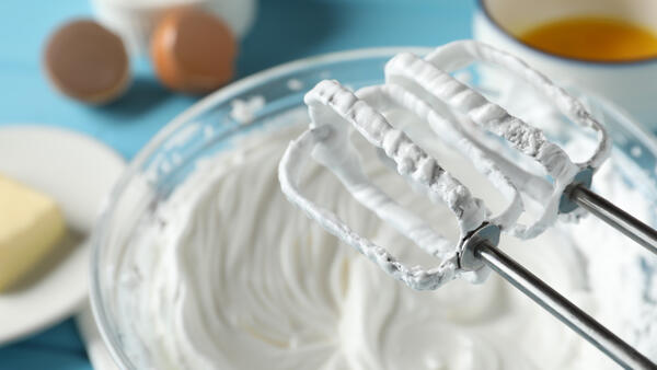 Пушистое наслаждение: как приготовить легкий йогуртовый торт без муки