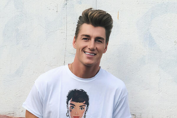 «Вызывайте скорую!» Алексей Воробьев показал свое жуткое падение со сцены