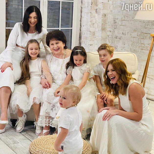 Наталья Подольская с семьей - фото