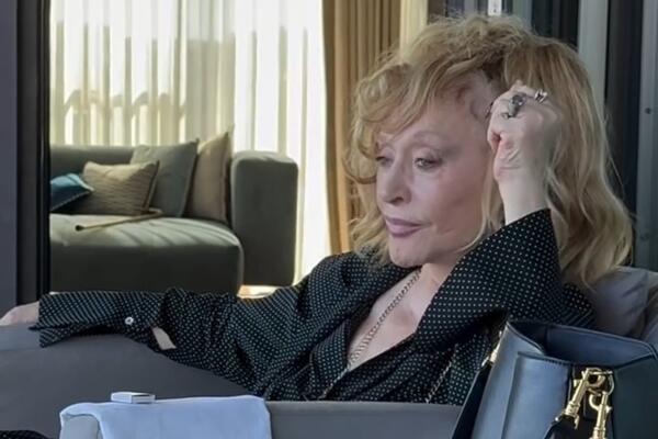 Новая беда: Алла Пугачева перестала скрывать проблему с рукой
