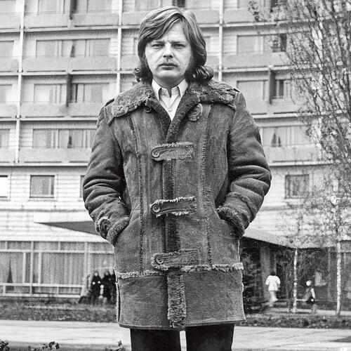 «Мы зарабатывали приличные деньги. Правда, это выматывало страшно просто, мы приезжали, потом лежали дома, вспоминая эти буйные гастроли… Еще надо было за девушками поухаживать, вы же понимаете, все пацаны молодые» 1984 г.