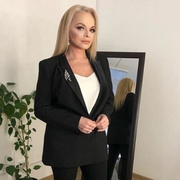 Лариса Долина