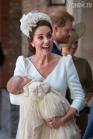 Кейт Миддлтон на крестинах принца Луи 9 июля появилась с похожей прической, что и 10 июля на праздновании 100-летия королевских ВВС