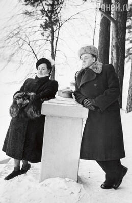 С пятой и последней женой Верой Кудрявцевой. 1954 г.