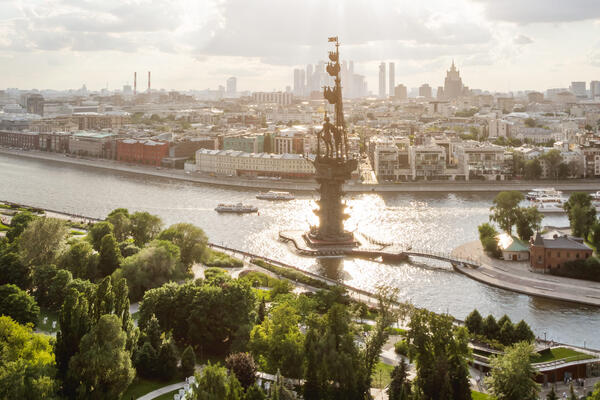 В Москву идет опасная жара: синоптик Позднякова назвала дату потепления до +31 градуса