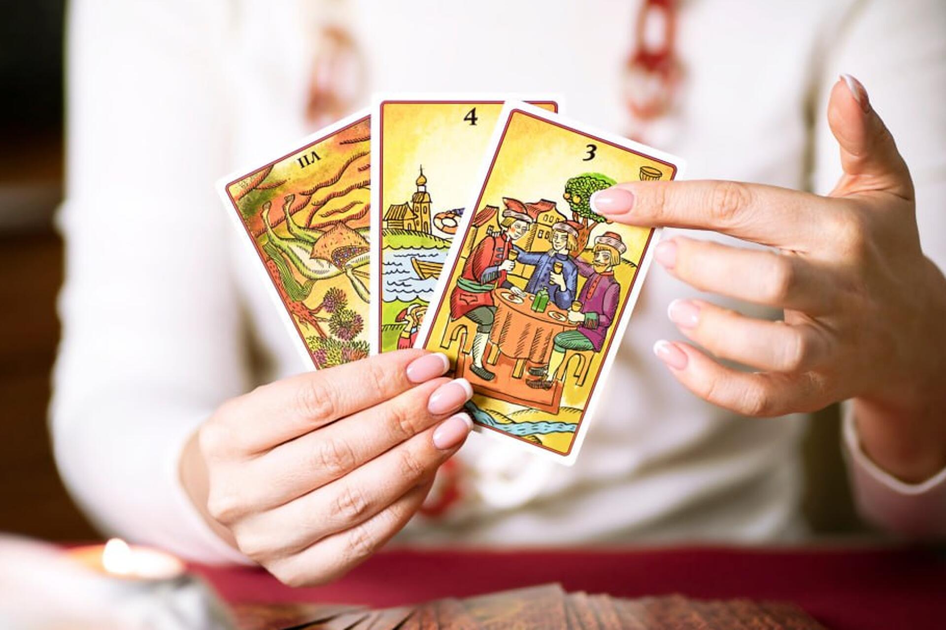 Одним — признание, другим — френдзона: расклад Таро на чувства мужчины. фото