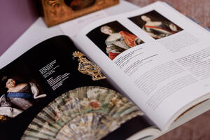 Эрмитаж и сеть товаров для красоты открывают тайны прошлого в новой роскошной книге