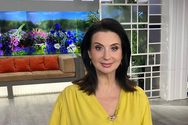 57-летняя Стриженова позирует без макияжа на новом фото — совсем другая