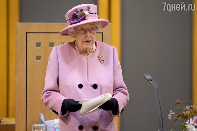 Елизавета II — фото