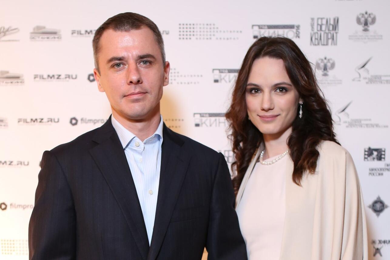 Мен саусақтарыммен бір қызды шашатын оргазмға әкелдім