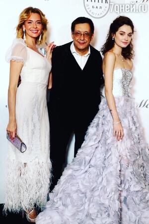 Любовь Толкалина и Егор Кончаловский с дочерью Марией