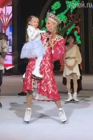 Татьяна Навка с дочкой