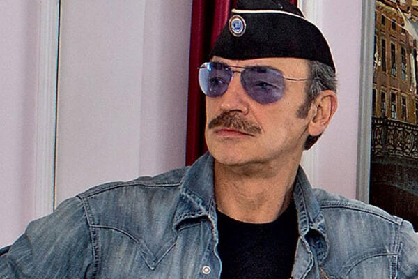 Михаил Боярский показал свою квартиру на Мойке 