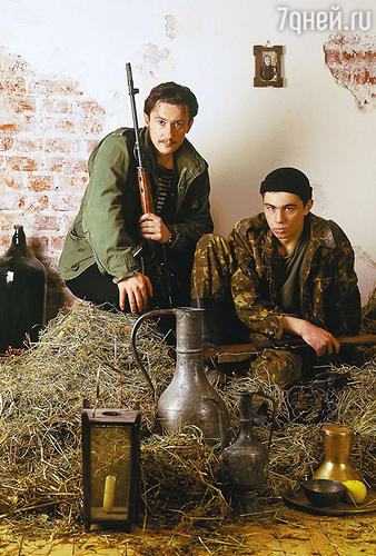 Олег Меньшиков и Сергей Бодров-младший на съемках фильма «Кавказский пленник». 1996 г.