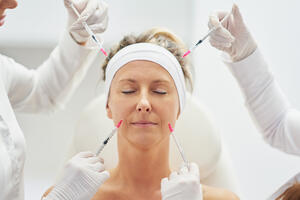 Полимолочная кислота: почему она в тренде омоложения и чем обогащает кожу